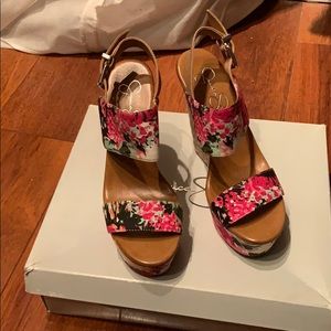 Jessica Simpson floral wedges
